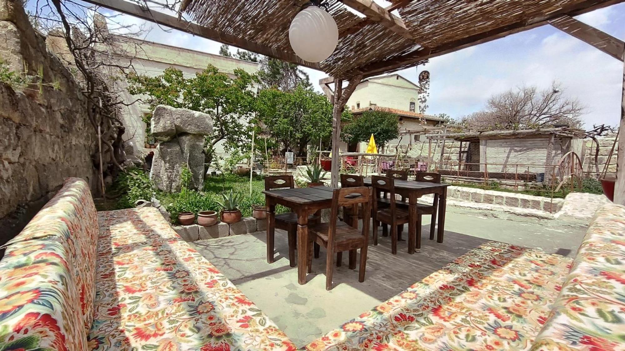 Armesos Cave Hotel 어굽 외부 사진