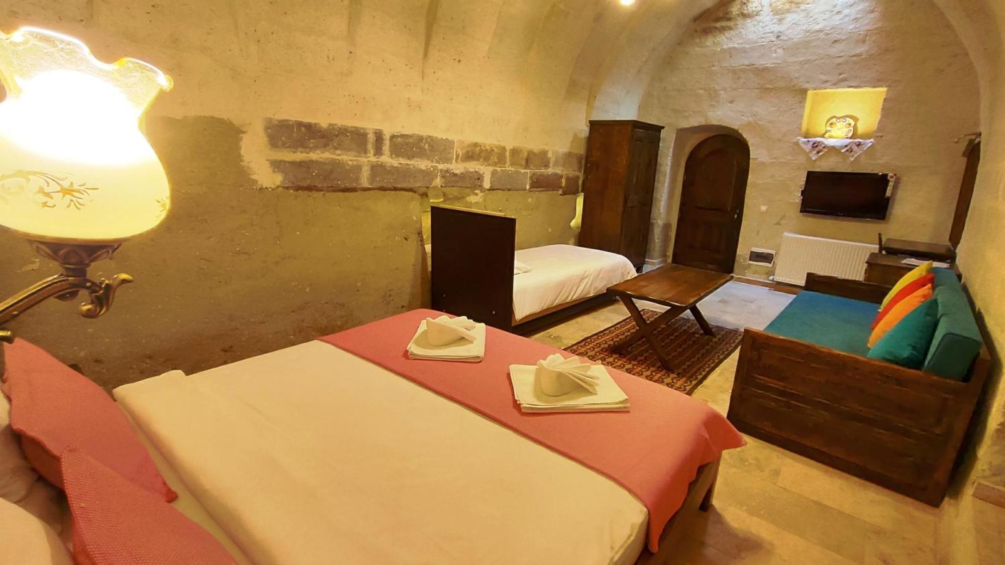 Armesos Cave Hotel 어굽 외부 사진