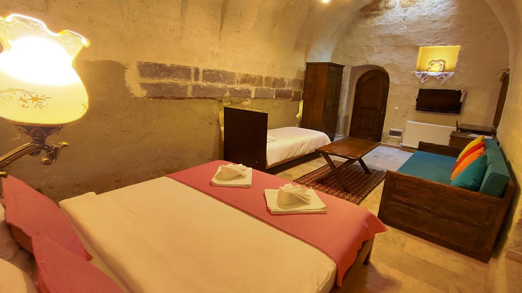 Armesos Cave Hotel 어굽 외부 사진